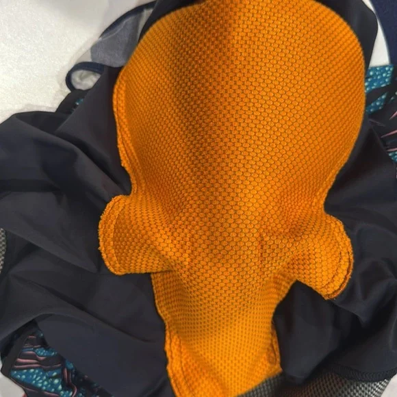 Pearl Izumi Women's melon coral orange and Black Cycling Shorts - Picture 4 of 5